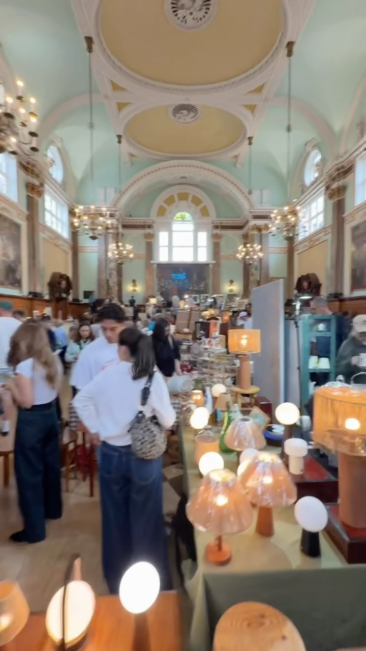 During LDF26, our team visited the Chelsea flea at Chelsea Old Town Hall with the most incredible homewares and other vintage goods! 💜 #london #vintagemarket #midcentury #vintagefurniture #chelsea