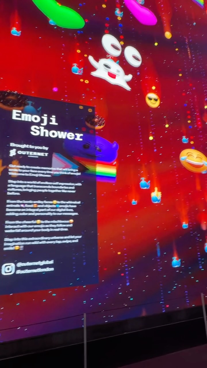 Home to free immersive experiences in the heart of London, Outernet brings together breath-taking experiences for all the family. Our team was thrilled to experience “Pools” by @maggiewest showcasing elemental change and “Emoji Shower” a projection that makes giant emojis rain down from the ceiling! 💜#outernetlondon #immersiveart #londonlife #thingstodoinlondon #immersiveexperience