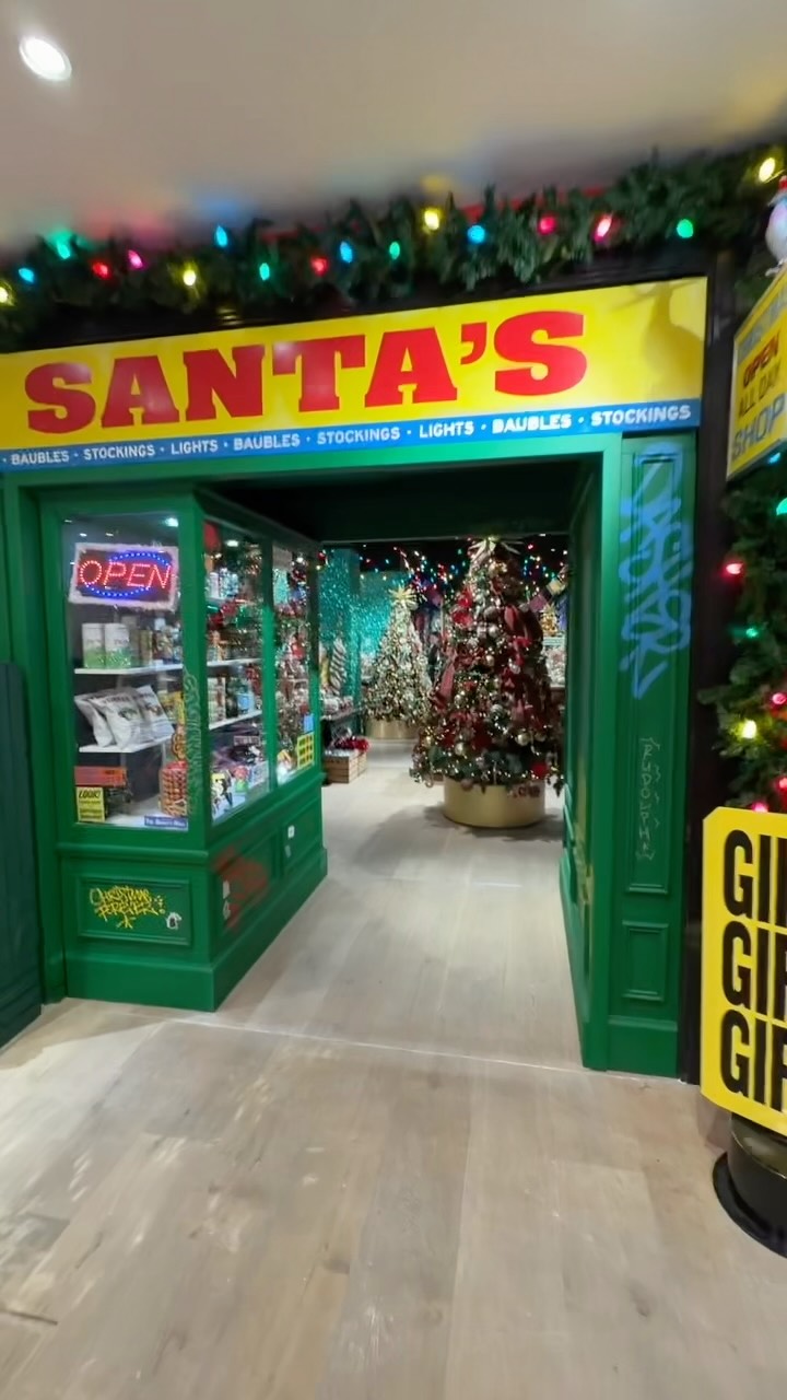 For our Christmas trend spotting, Selfridges in London had a fun NYC style bodega themed Christmas happening and we felt that was very fresh and directional for a seasonal theme! 💜❤️💚#trendforecasting #sphereandnow #designtrends #seasonaltrends #christmastrends