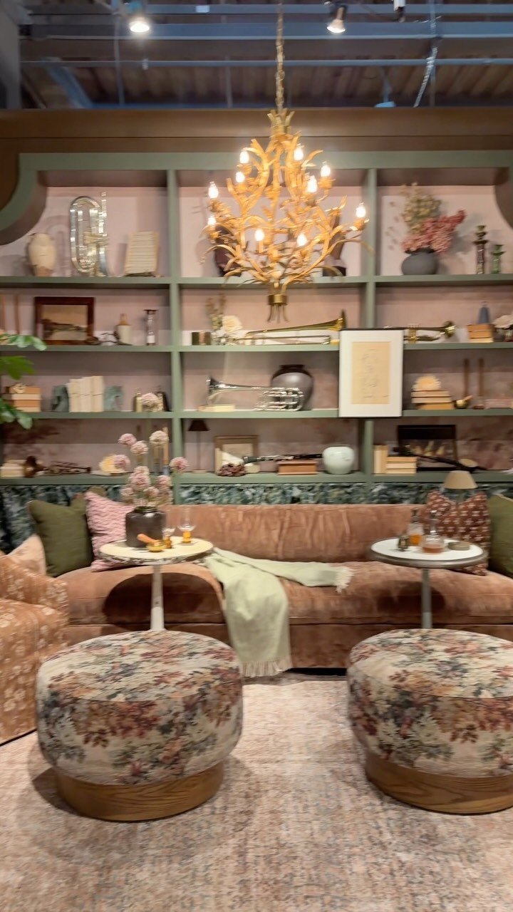 This amazing room was designed by @kathykuohome - an award-winning designer with over 20 years of experience, cultivating a full design ecosystem. #hpmkt #highpoint #highpointfurnituremarket #trendforecasting #futuretrends